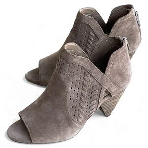 Vince Camuto Ebelin Brown Tan Suede Ankle Booties Sz 8.5 39 Open Toe Cone Heel
